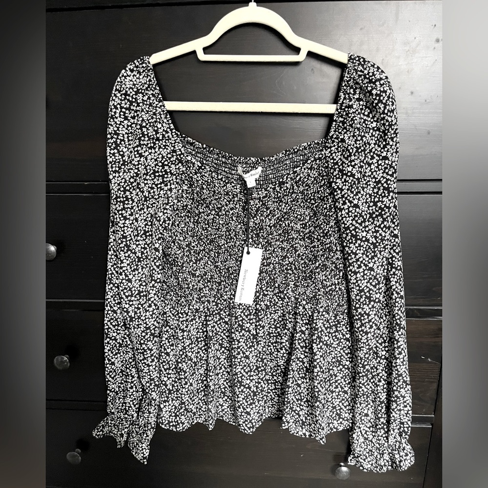 The latest scoop black & white blouse